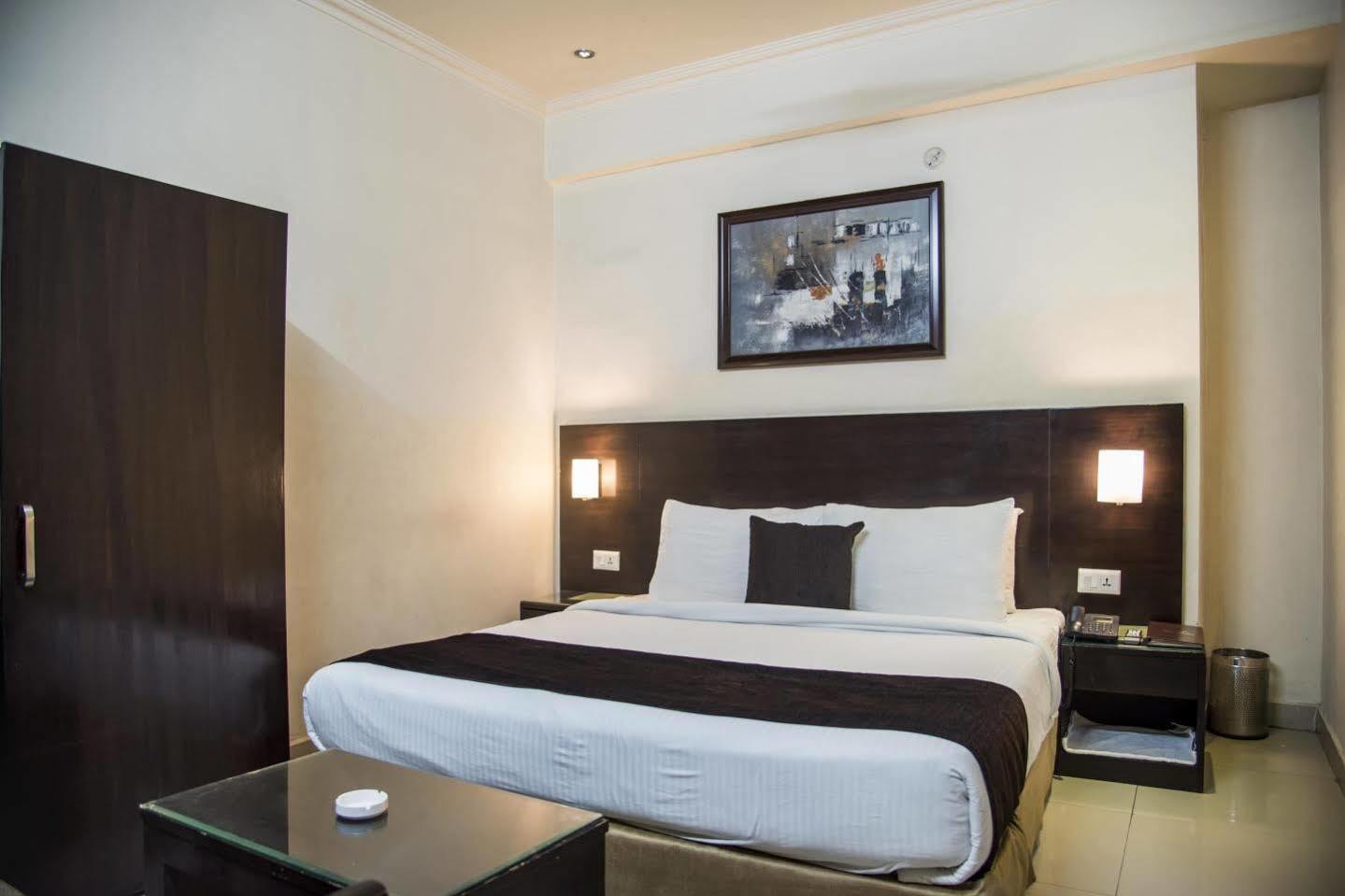 Anr Hotels Lucknow Eksteriør billede