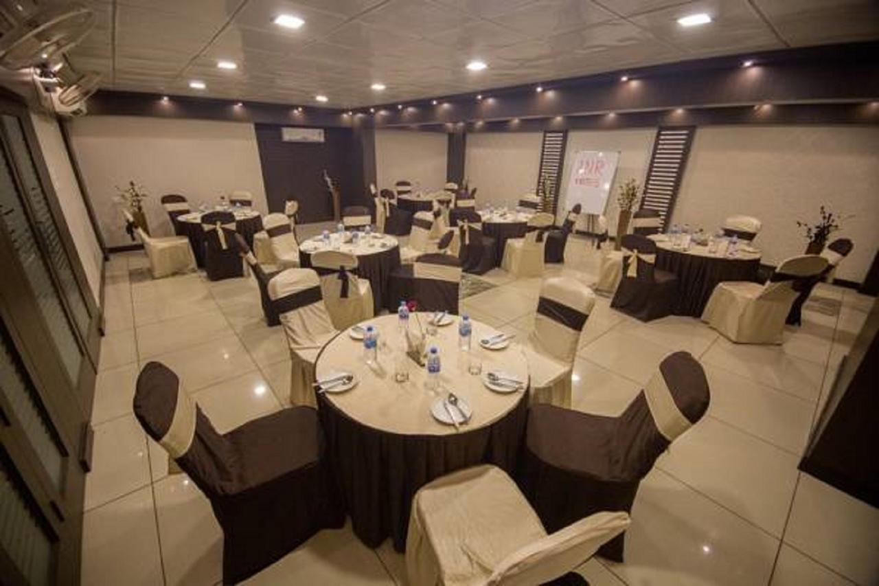 Anr Hotels Lucknow Eksteriør billede